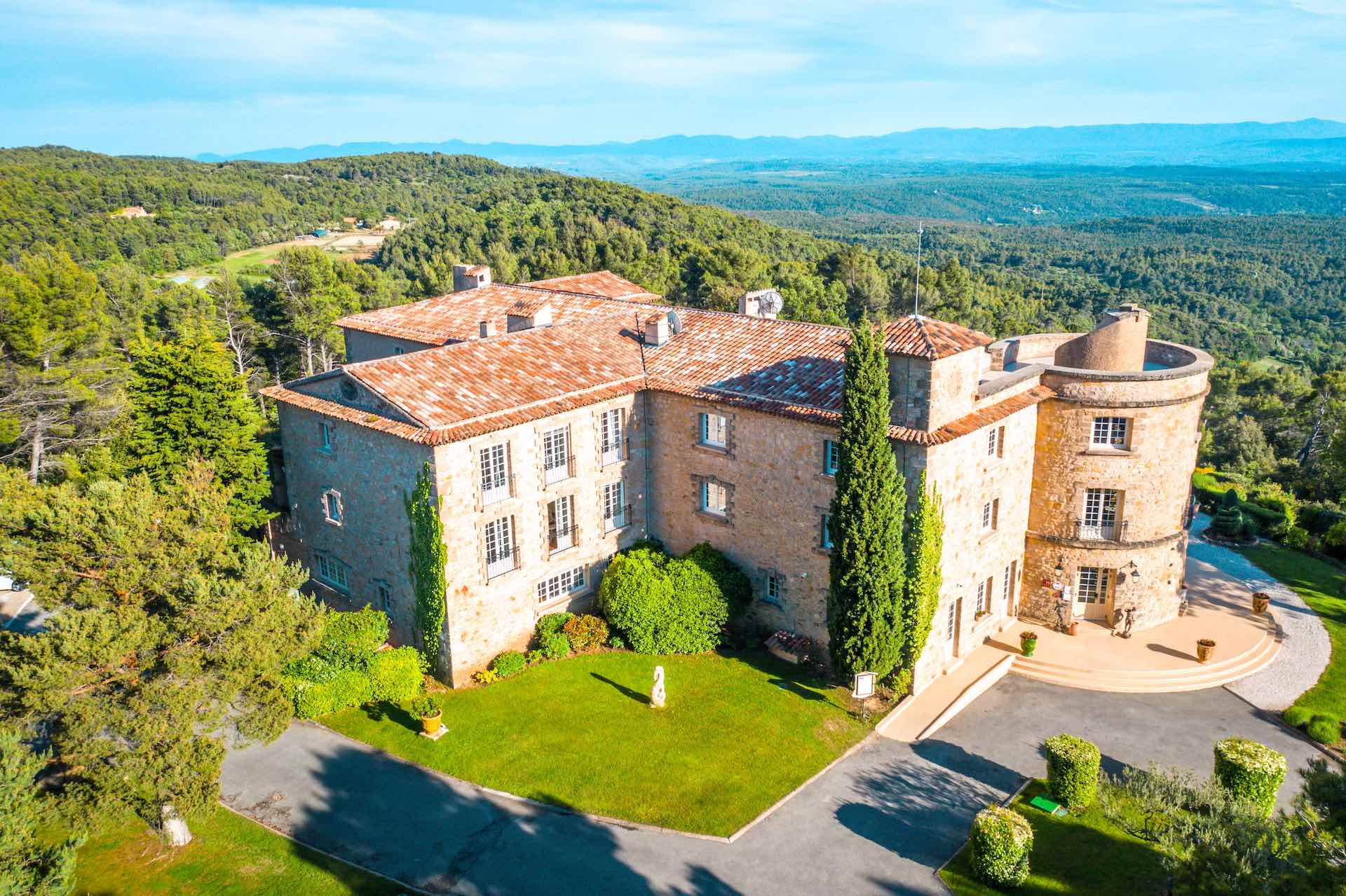 vue aérienne bastide de tourtour